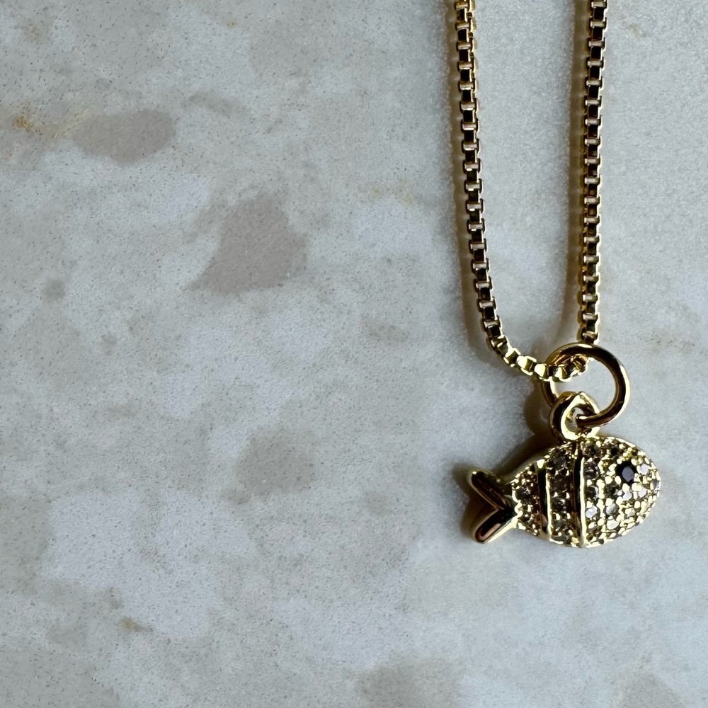 NWOT Nordstrom Sparkling Fish Necklace - Picture 6 of 8